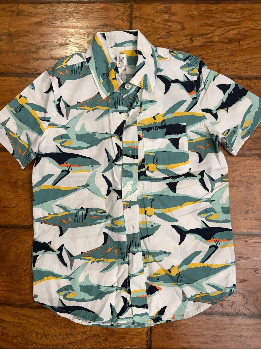 GAP Kids Shark Print Button-Up Shirt Boys Size 6-7 Summer Beach Tropical